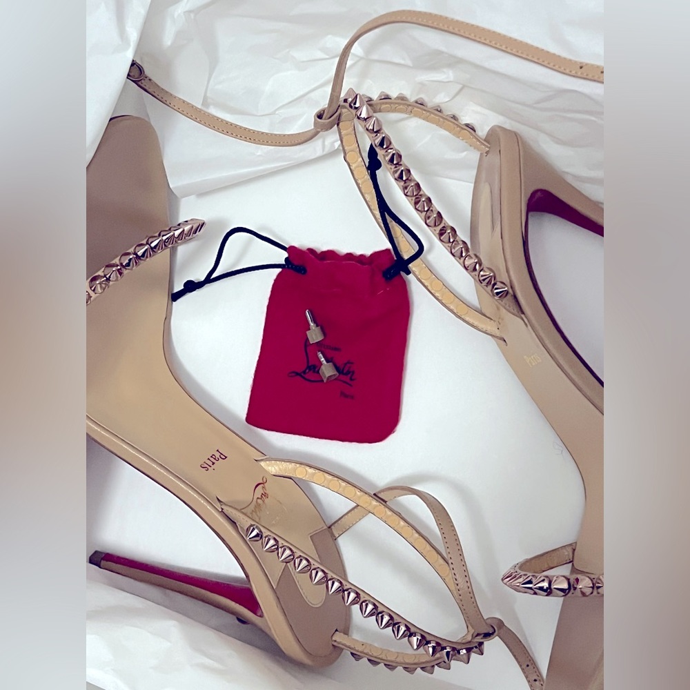 💯authentic Christian Louboutin heels 👠